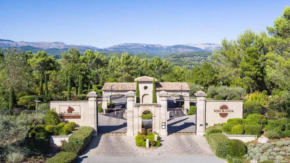 investir en crowdfunding immobilier et achat fractionné Villa Terres Blanches Tourrettes-image-2