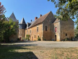 Château L'Indomptable à Fontenay-sur-Vègre Sarthe investir via crowdfunding immobilier sans credit ou apport